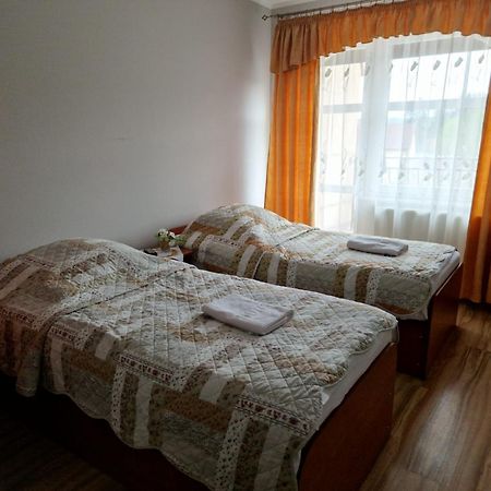 Hotelik Ustrzycki Ustrzyki Dolne Exterior foto