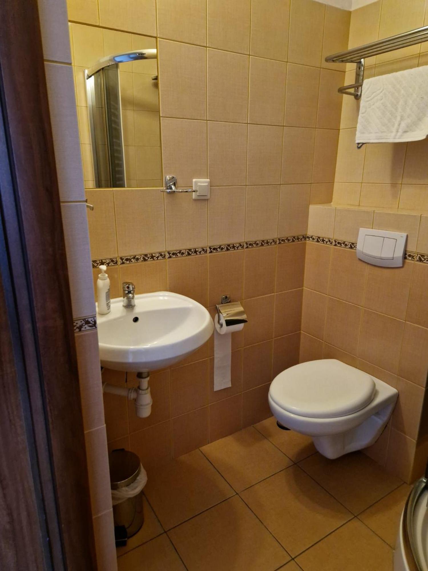 Hotelik Ustrzycki Ustrzyki Dolne Exterior foto