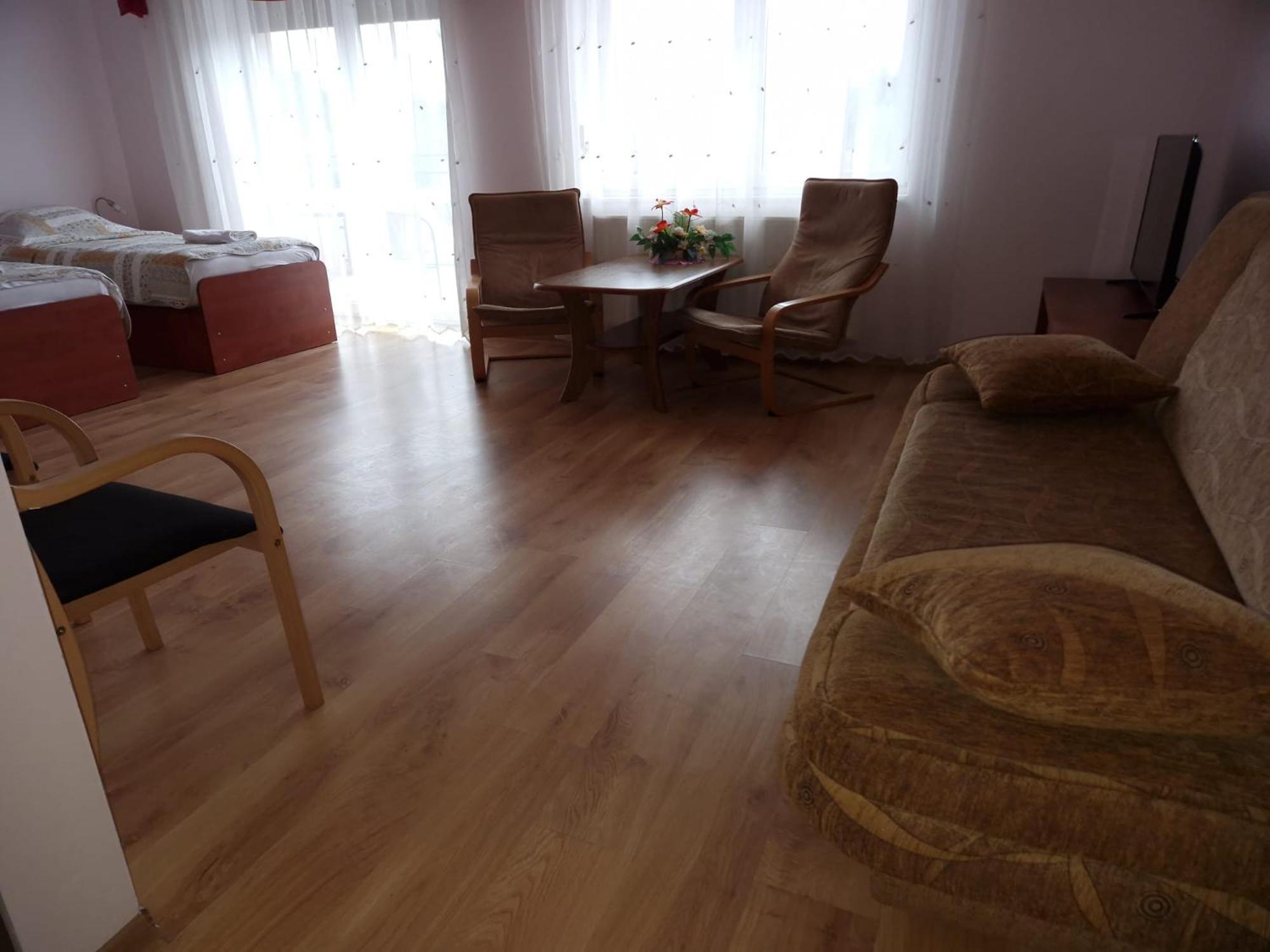 Hotelik Ustrzycki Ustrzyki Dolne Exterior foto