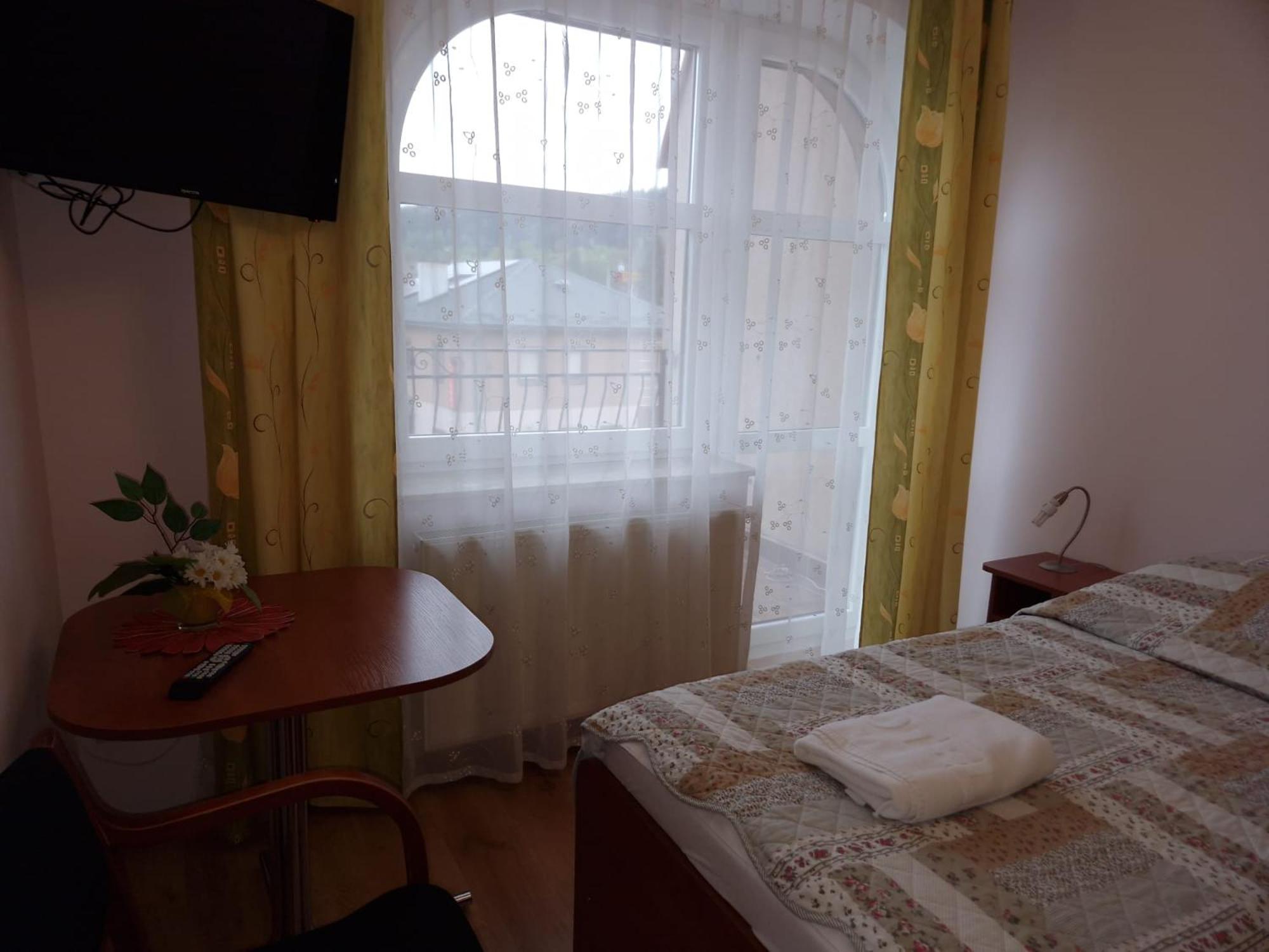 Hotelik Ustrzycki Ustrzyki Dolne Exterior foto