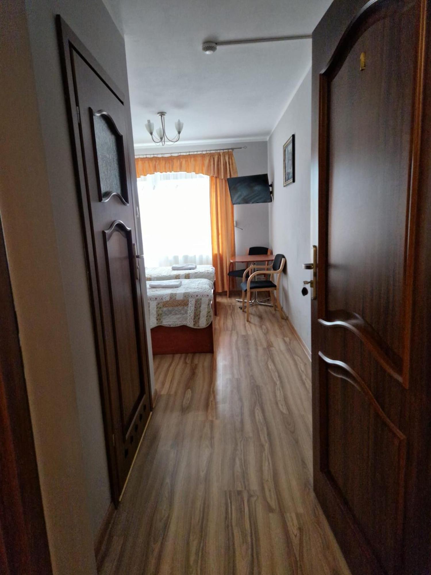 Hotelik Ustrzycki Ustrzyki Dolne Exterior foto